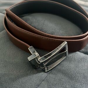 Nike brown leather  belt.